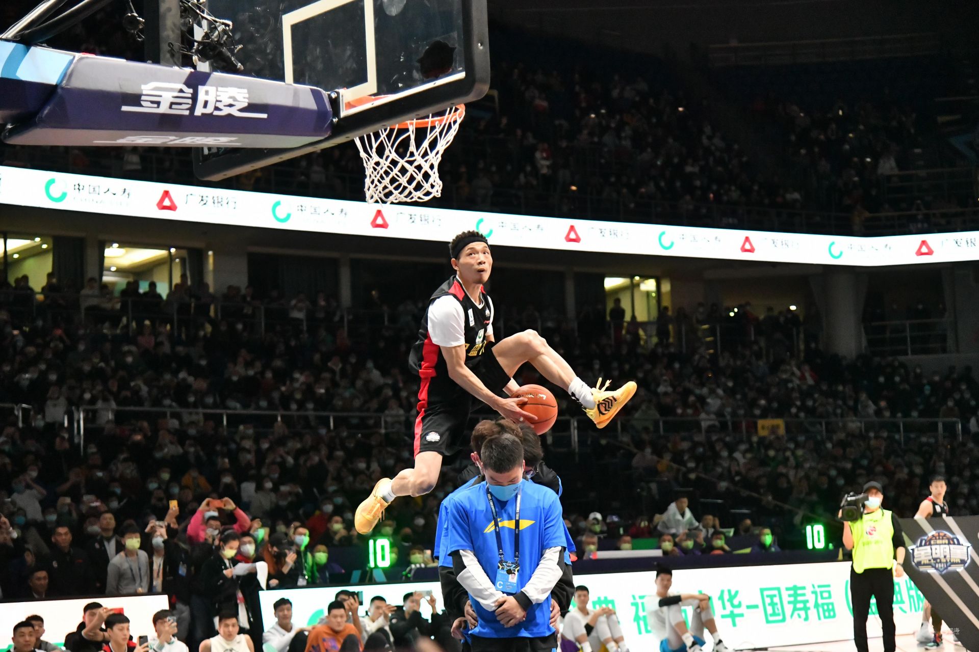 逼抢和防线 逼抢和防线